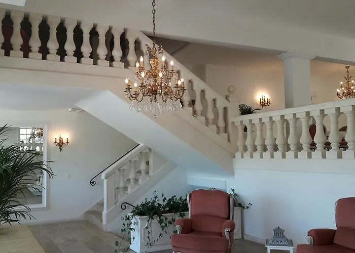 Hotel Les Deux Lions Riez