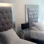 Les Deux Lions Hotel